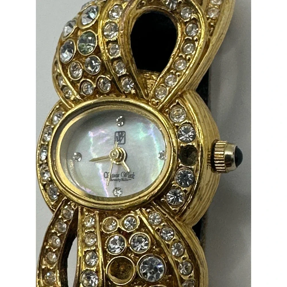 Victoria Wieck Womens Gold Tone B7712 Watch New Battery 8.25